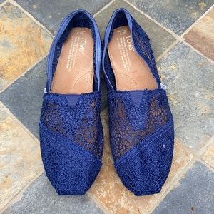 Women’s Size 7 Tom’s